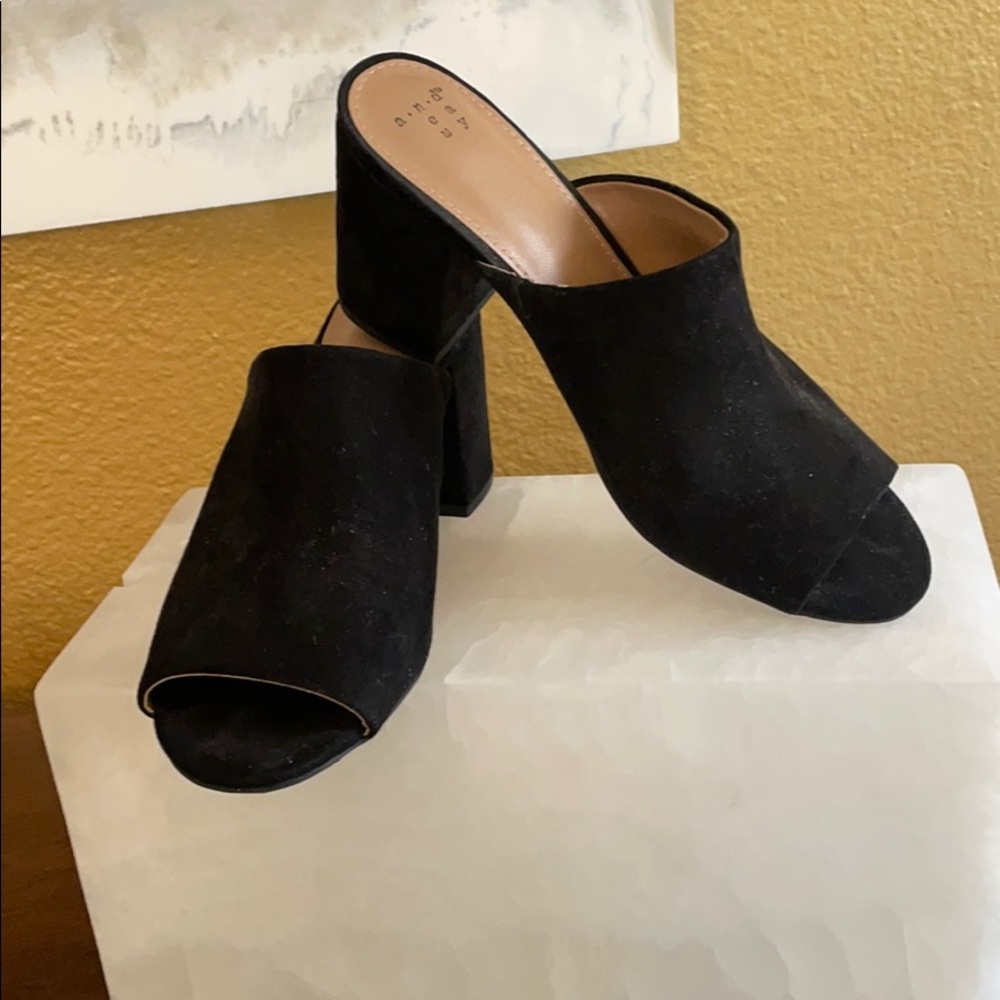 a•new•day Black suede open toe mule. Sz 8